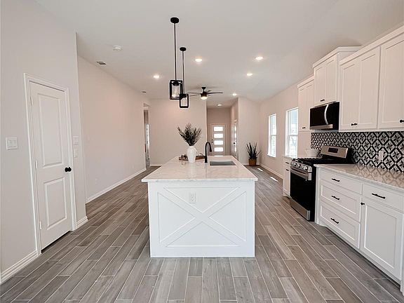 3rd image of 8730 Dunlap St