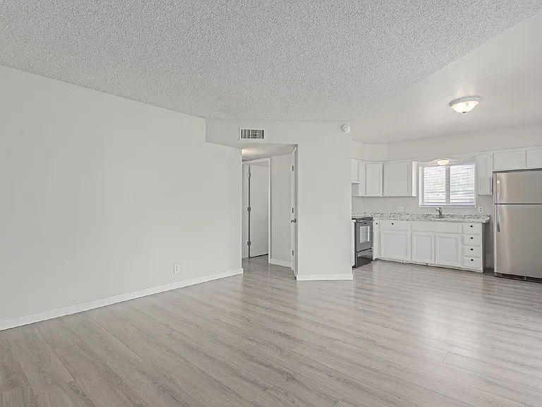 11002 N 15th Ave #4 — Photo 36