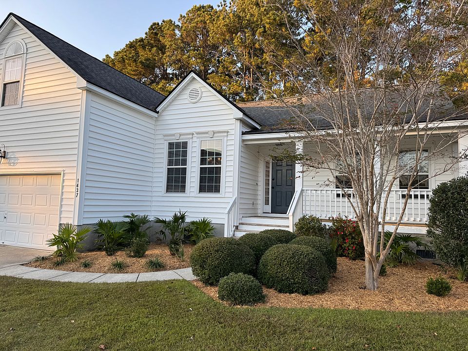 Park west single family home one story with FROG and fenced backyard
