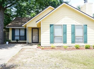 500 Hollyberry Ln, Fayetteville, NC 28314