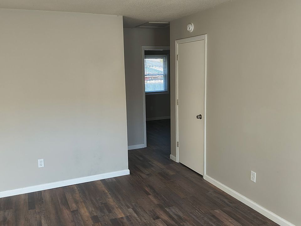 1st image of 405 McBarnes St #9