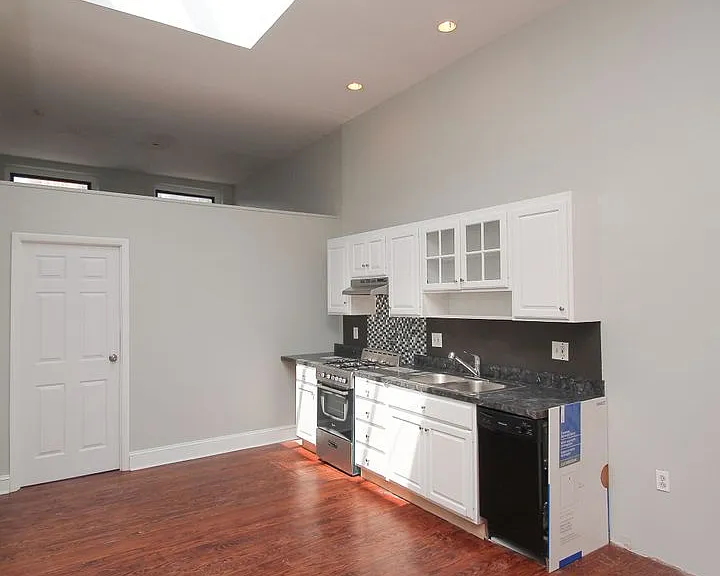 1527 South Street — Photo 10