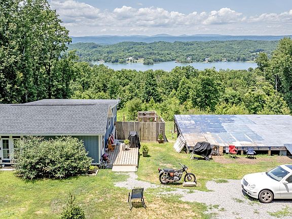 4th image of 1210 Spruce Dr