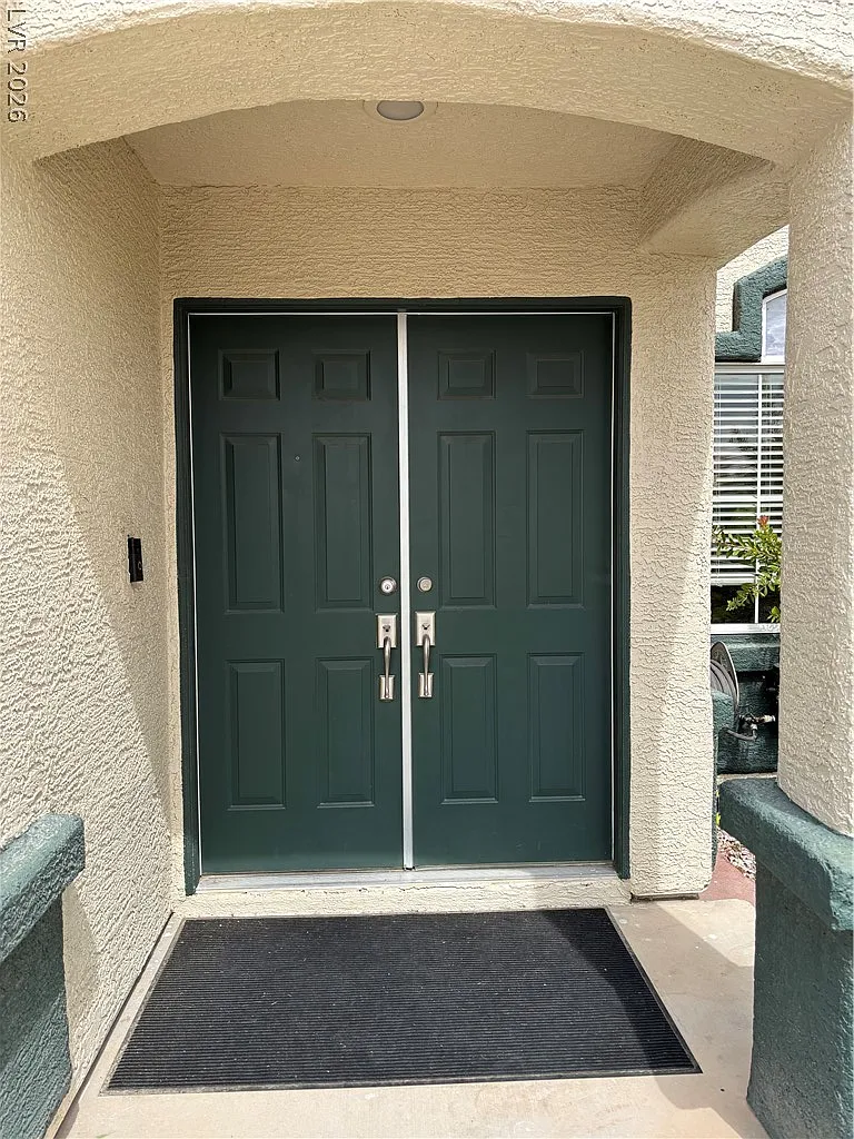 3 bed, 2.0 bath, 1574 sqft, $2,200 — Photo 2