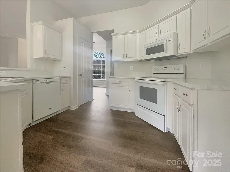 121 Shining Armor Ct — Photo 10