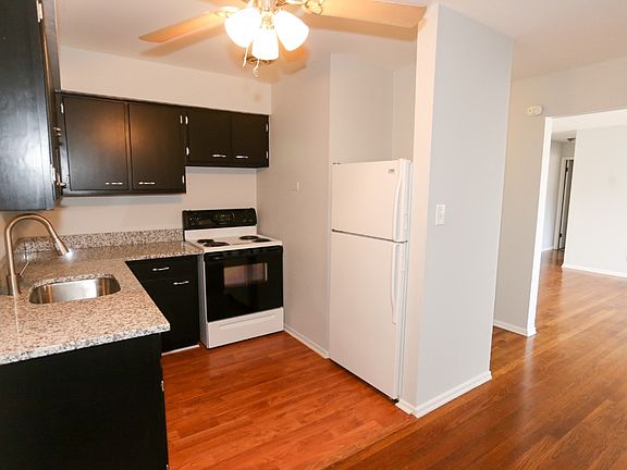 3rd image of 6029 N Winthrop Ave APT 505