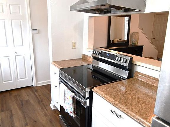 2nd image of 1795A Boulevard De Province