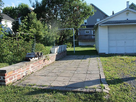 3rd image of 622 E Grant St