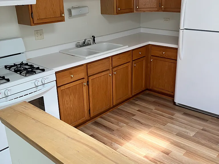 5026 Suffield Ct #3D — Photo 4