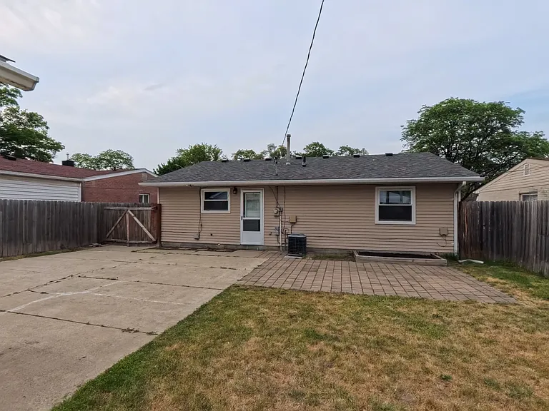 35215 Fairchild St — Photo 3