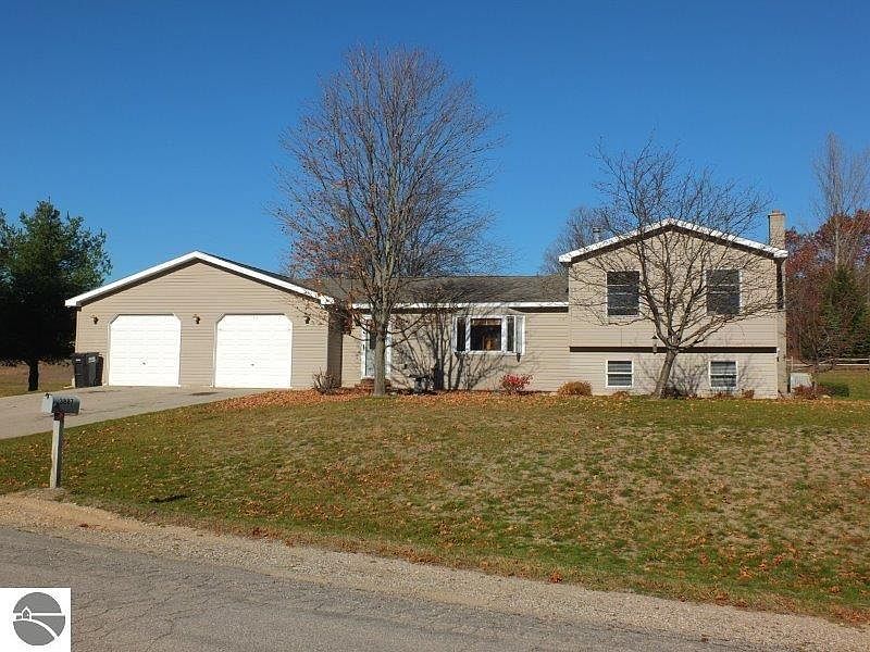 1st image of 3887 Whispering Oaks Dr
