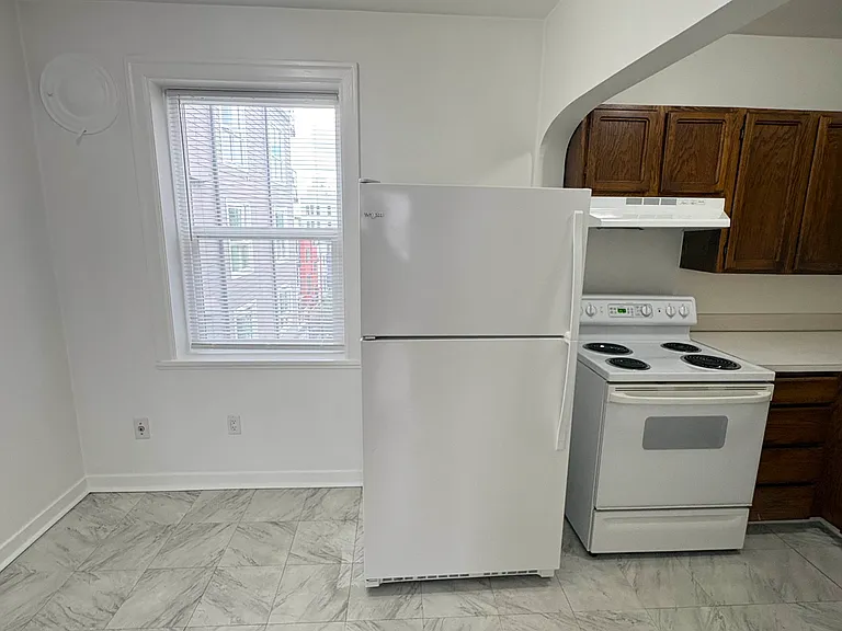 325 Summit Ave E #12 — Photo 11