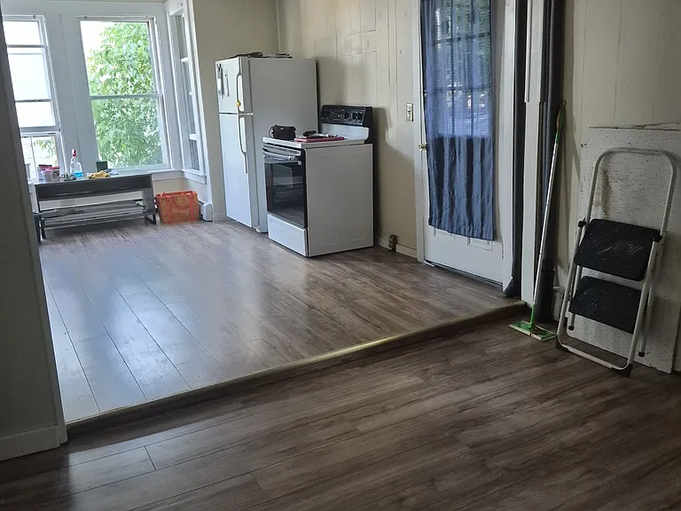 18 Highland St — Photo 5