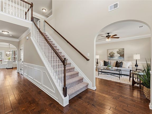 3rd image of 118 Buckland Dr