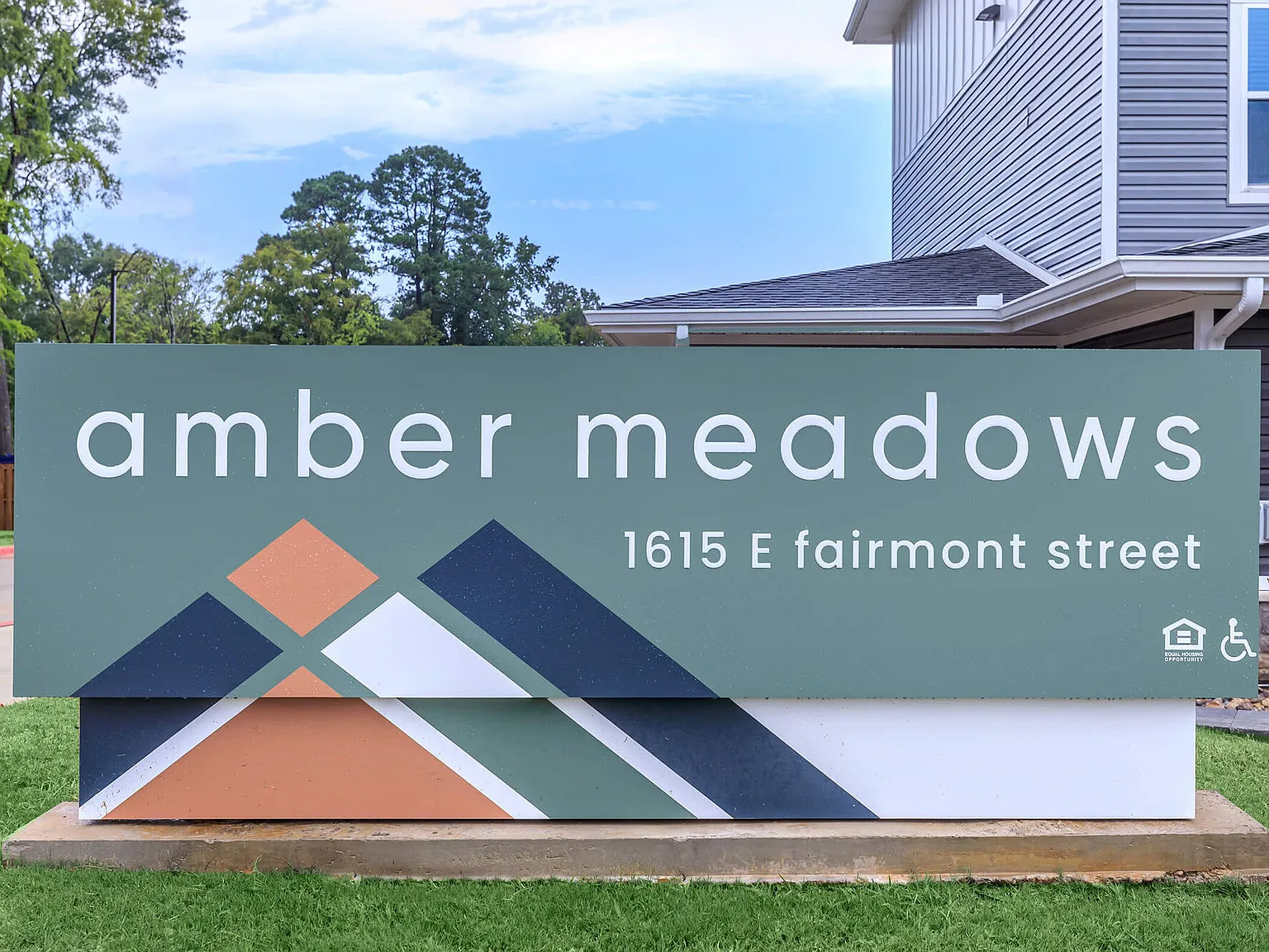 Amber Meadows — Photo 2