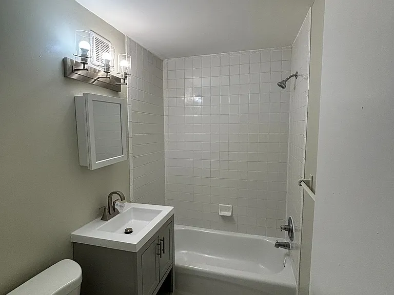 809 Summer Ave #3 — Photo 5