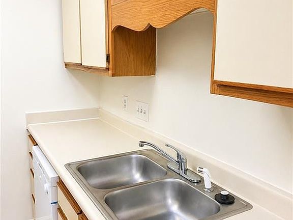 3rd image of 517 Mystic Dr APT D
