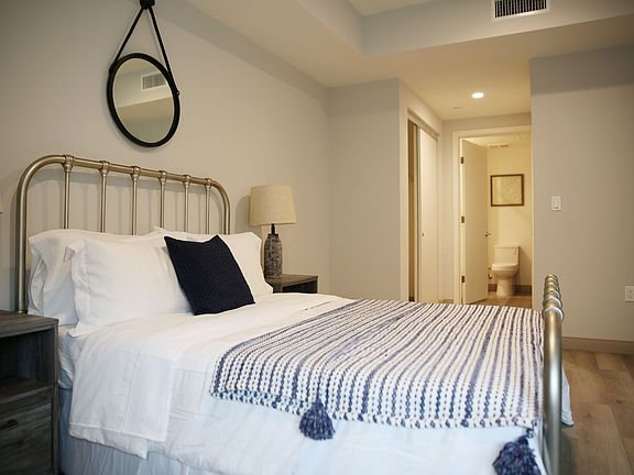 4th image of 10925 Hartsook St APT 301