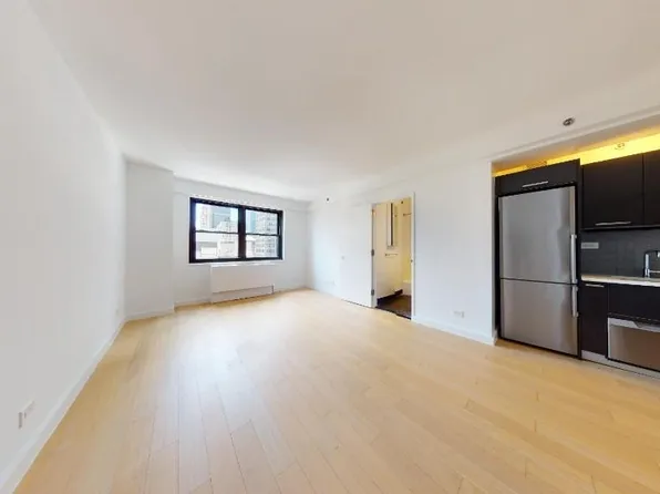 303 West 21st Street image 1 of 7