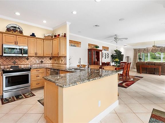 3rd image of 982 Carolina Cir SW