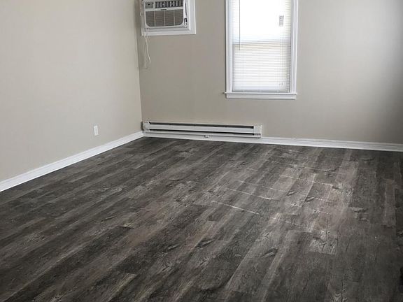 5th image of 108 S Houston Ave