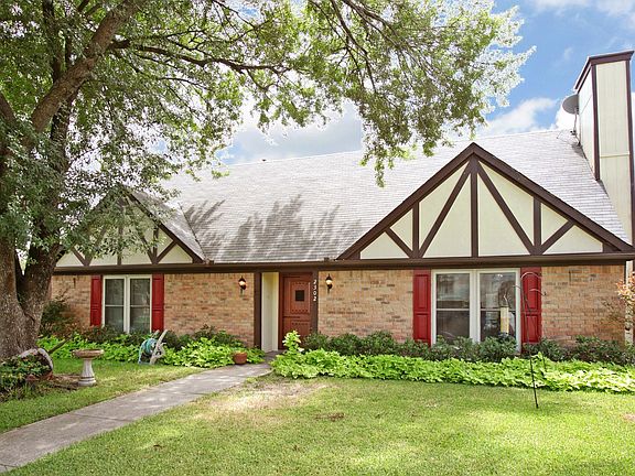 3rd image of 2302 Sweetbriar Ct