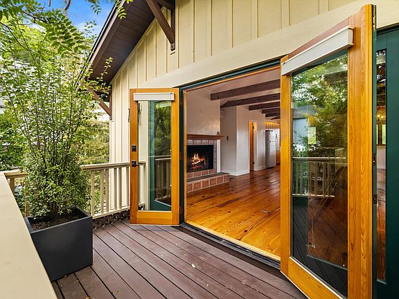 4th image of 2606 Montrose Pl