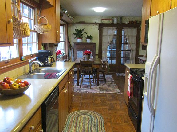 kitchen/dining area
