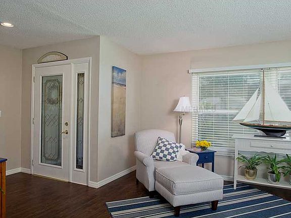 4th image of 1666 Glengarry Dr