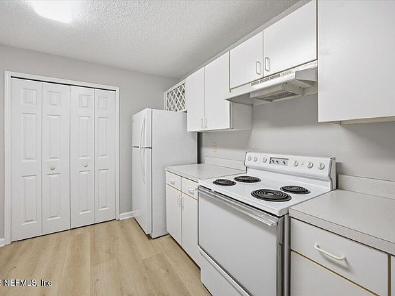 3rd image of 100 IRONWOOD Drive #121