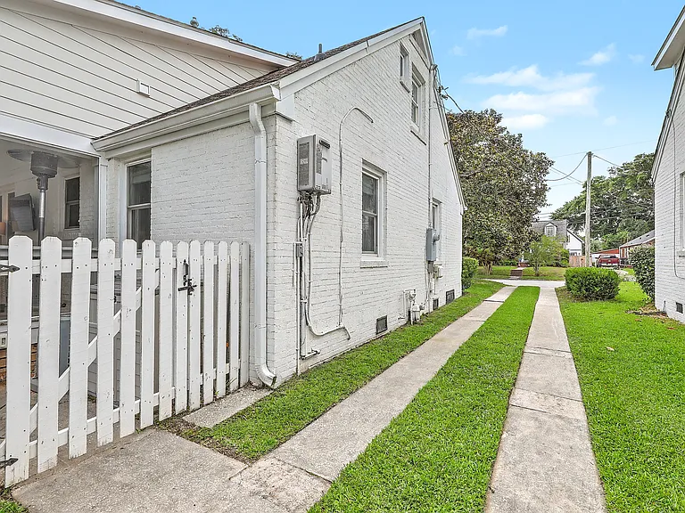 94 Gordon St — Photo 32