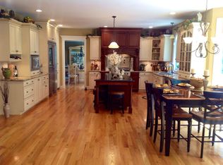 17 Stoney Heights Ct, Clifton Park, NY 12065
