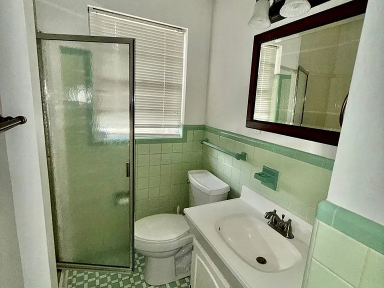 514 Ferry St NE — Photo 4