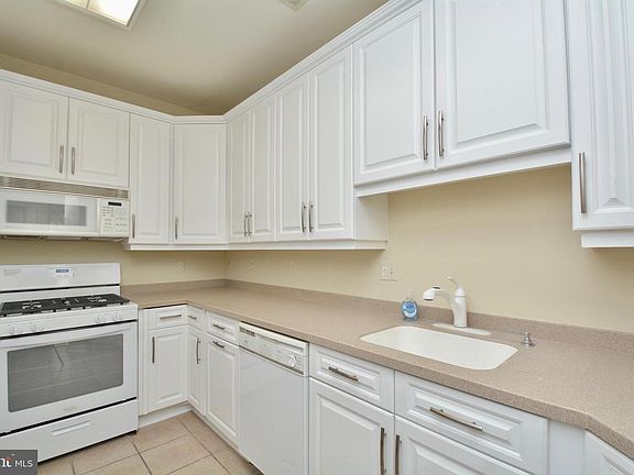 5th image of 2701 Bellforest Ct APT 102
