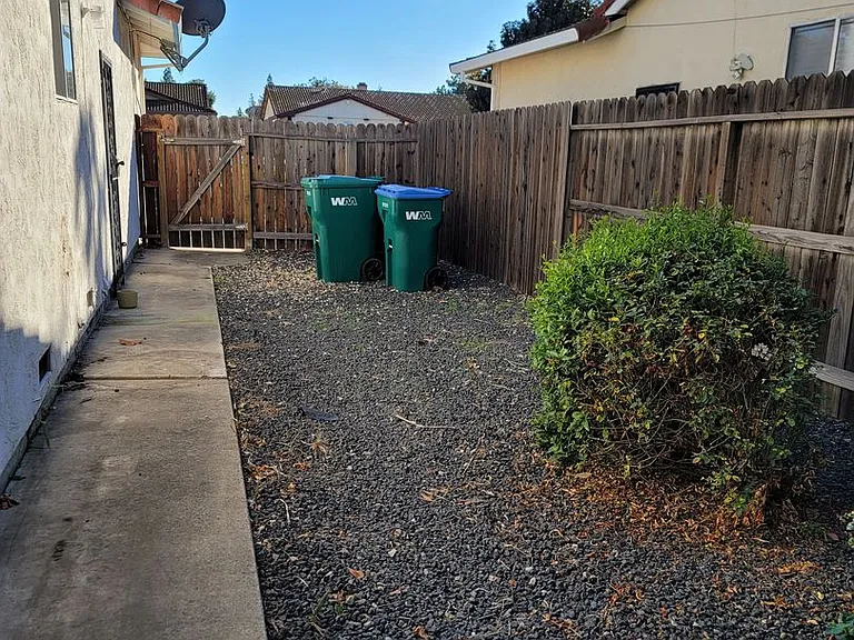 1031 Fallbrook Dr — Photo 20