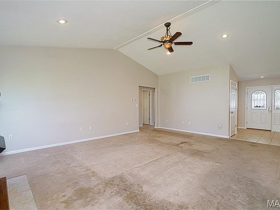 5th image of 1415 Overland Dr
