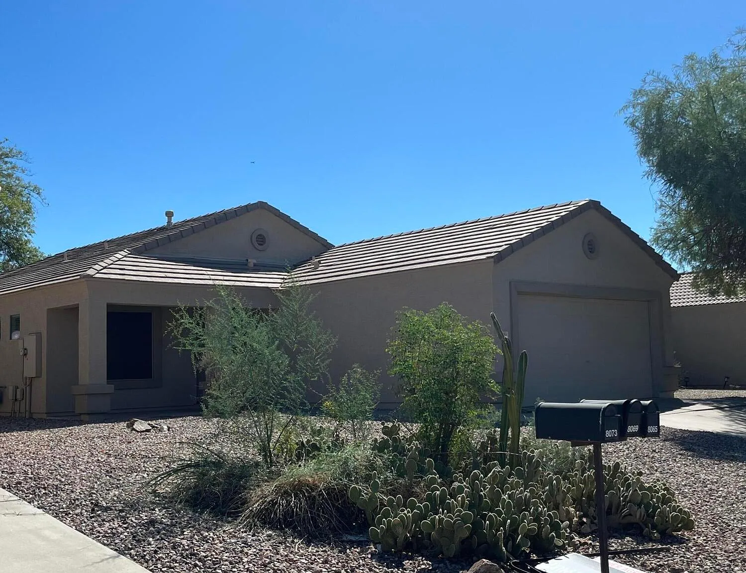 3 bed, 1265 sqft, $2,000 — Photo 1
