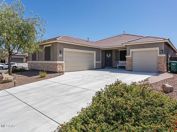 3rd image of 8040 N Desert Gum Dr