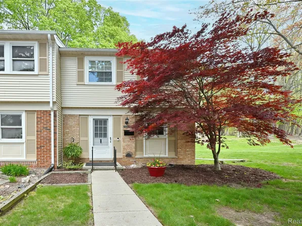 1562 Brentwood Dr, Troy, MI 48098