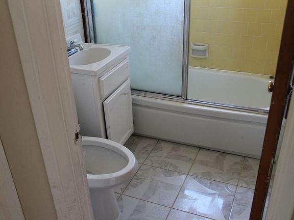 3rd image of 239 E Avenue P4
