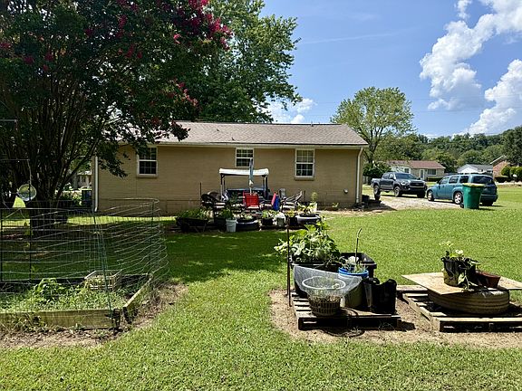 3rd image of 265 Freeman Dr