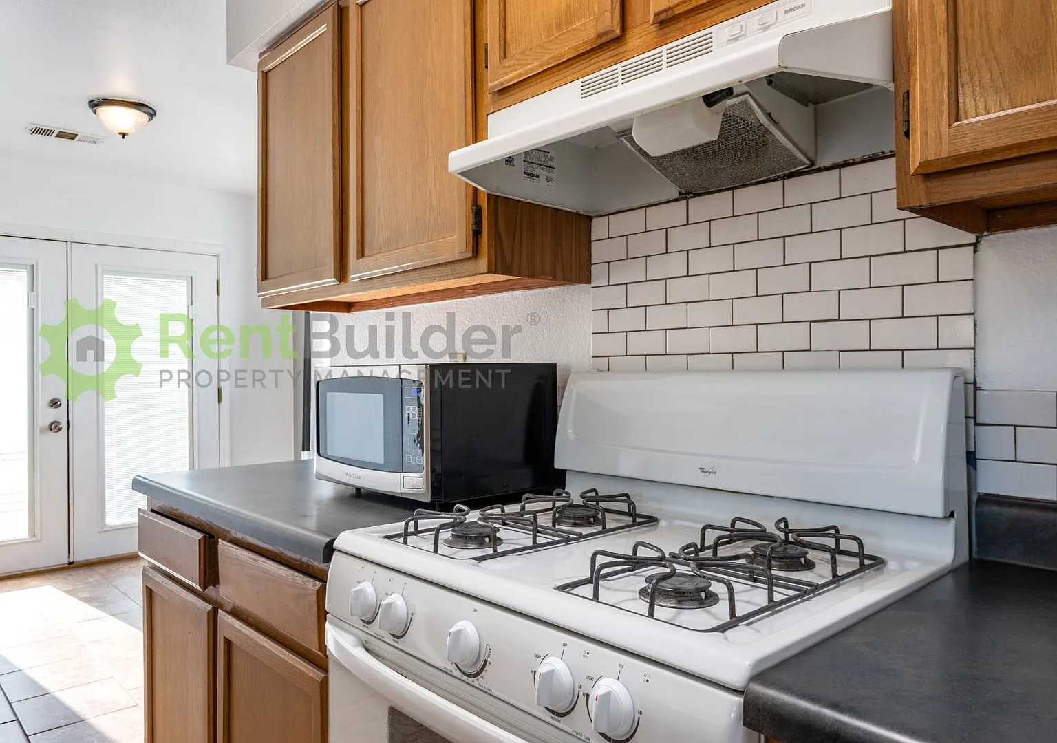 2 bed, 2.0 bath, 877 sqft, $1,645 — Photo 4