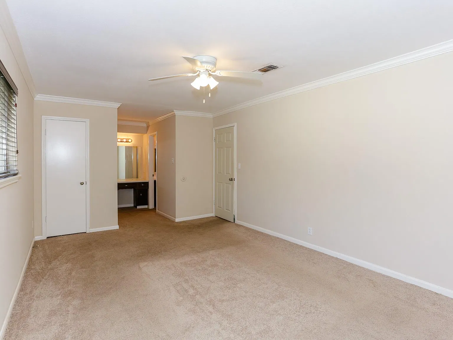 4 bed, 2.5 bath, 2372 sqft, $2,750 — Photo 3