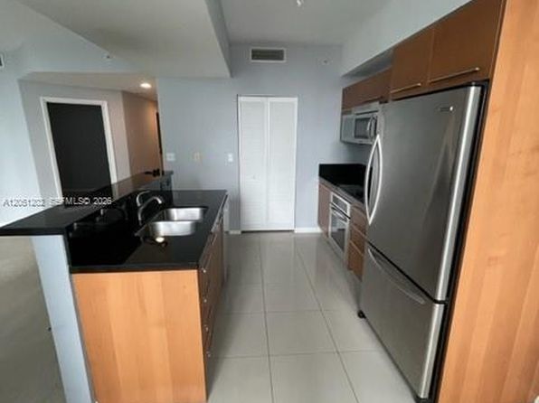 253 NE 2nd St APT 1202