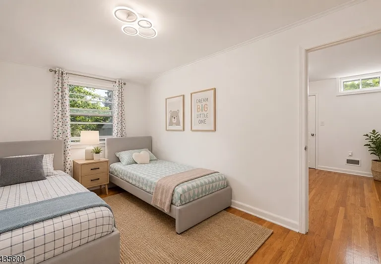 400 Hobart Ave — Photo 13