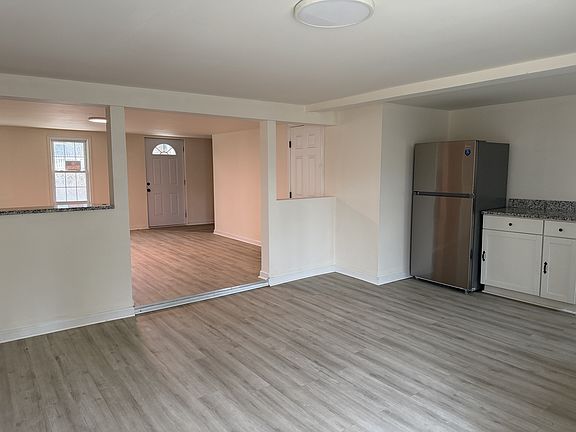 4th image of 113 E Addition St #1