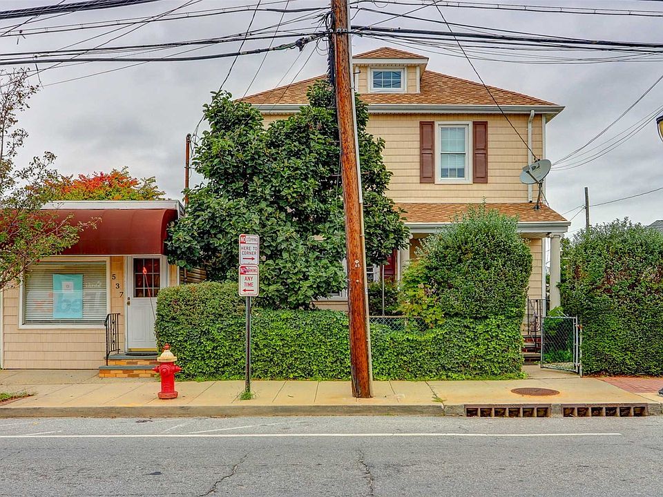 1st image of 537-539 Westbury Ave