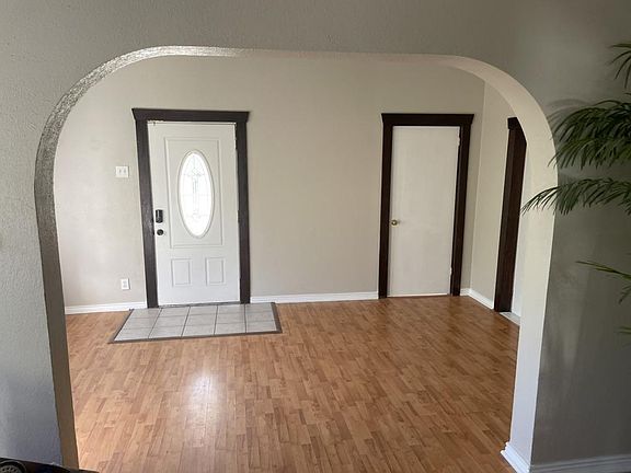 2nd image of 398 E Lindell Ave
