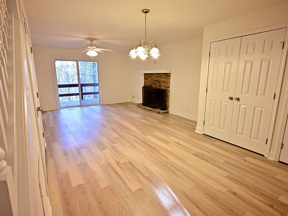 DINING / LIVING ROOM