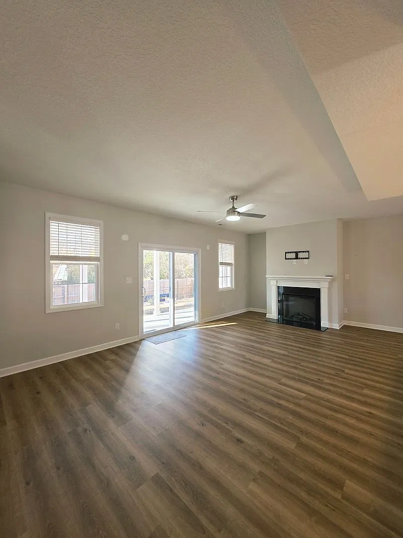 4 Bedroom #3 Bath Towne Pointe — Photo 4
